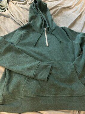 Threads 4 Thought Men’s Triblend Fleece Pullover Hoodie in Size Medium.